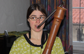 Carola Weck mit Blockflöte